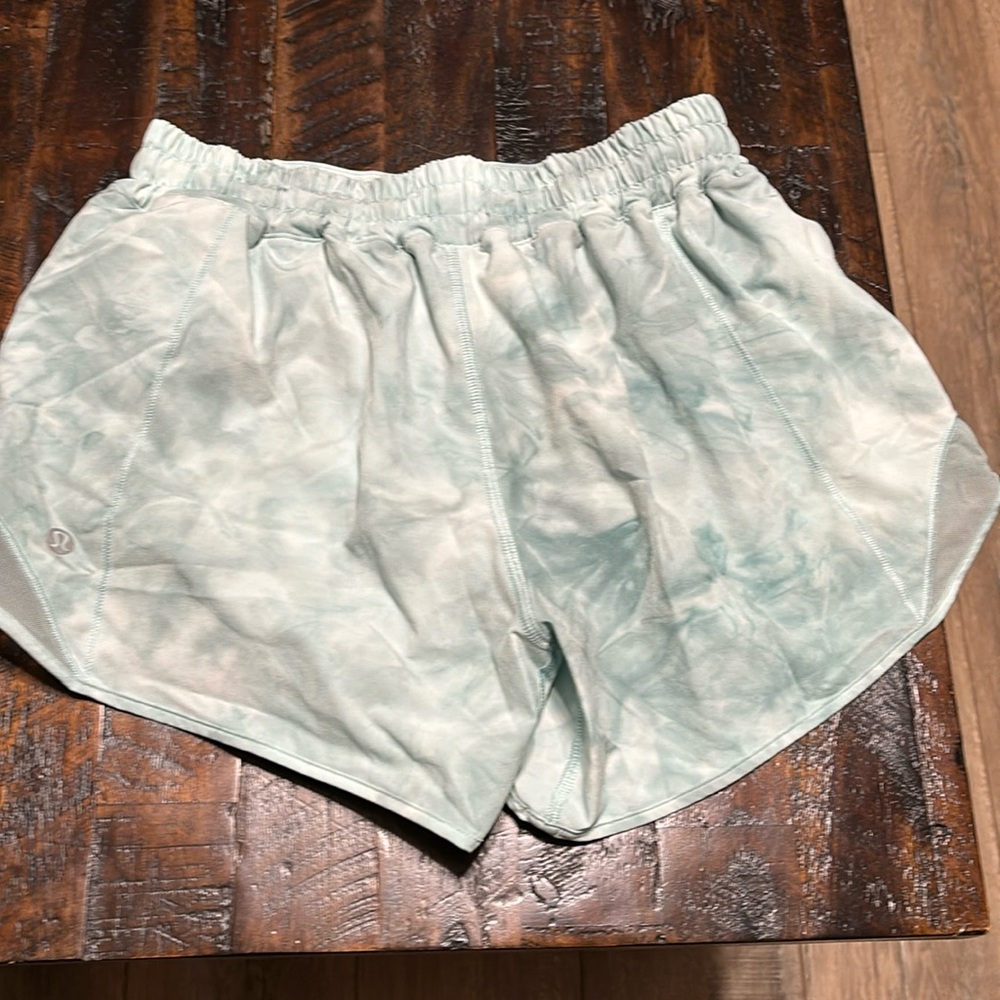 Lulu hotty hot high rise shorts 2.5in